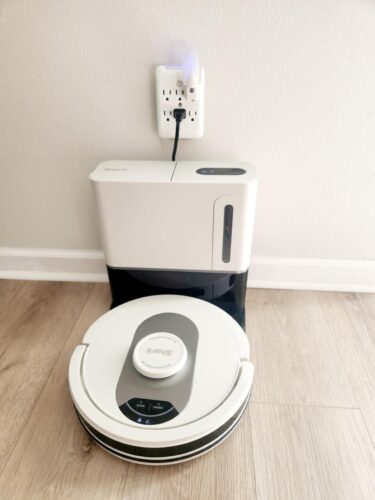 Shark AI Ultra Voice Control Robot Vacuum with Matrix Clean Navigation. Home Mapping. 60-Day Capacity. XL Self-Empty Base for Homes with Pets. Carpet & Hard Floors. Cool Grey photo review