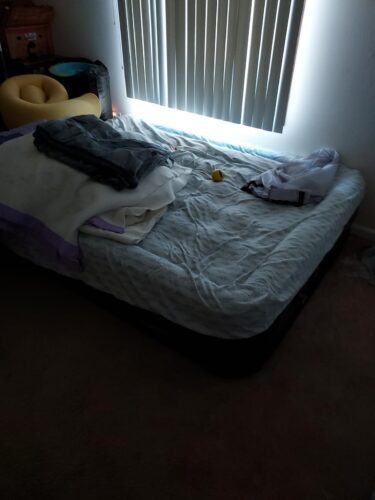 OhGeni Queen Air Mattress with Built in Pump. Inflatable Blow Up Mattress 18 Raised Comfort.Upgraded Surface Portable Mattress. Air Bed for Camping. Home and Guest. Colchone Inflable. 650 lbs Max photo review