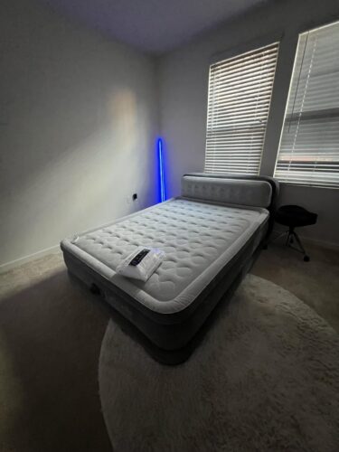 Intex 64447ED Dura-Beam Deluxe Ultra Plush Air Mattress with Headboard: Fiber-Tech – Queen Size – Built-in Electric Pump – 18in Bed Height – 600lb Weight Capacity photo review