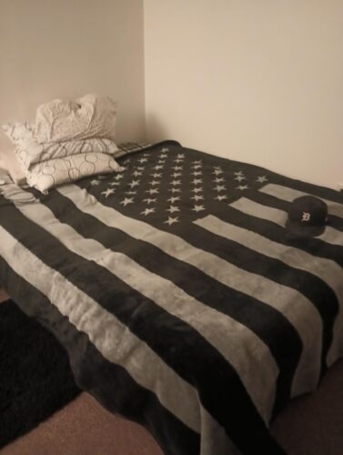 OhGeni Queen Air Mattress with Built in Pump. Inflatable Blow Up Mattress 18 Raised Comfort.Upgraded Surface Portable Mattress. Air Bed for Camping. Home and Guest. Colchone Inflable. 650 lbs Max photo review