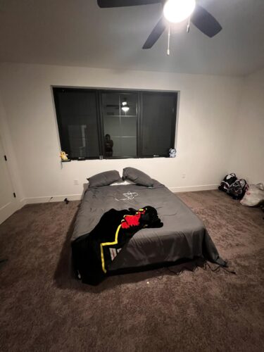 OhGeni Queen Air Mattress with Built in Pump. Inflatable Blow Up Mattress 18 Raised Comfort.Upgraded Surface Portable Mattress. Air Bed for Camping. Home and Guest. Colchone Inflable. 650 lbs Max photo review