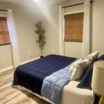 Intex 64447ED Dura-Beam Deluxe Ultra Plush Air Mattress with Headboard: Fiber-Tech – Queen Size – Built-in Electric Pump – 18in Bed Height – 600lb Weight Capacity photo review