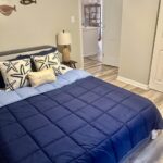 Intex 64447ED Dura-Beam Deluxe Ultra Plush Air Mattress with Headboard: Fiber-Tech – Queen Size – Built-in Electric Pump – 18in Bed Height – 600lb Weight Capacity photo review