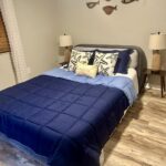 Intex 64447ED Dura-Beam Deluxe Ultra Plush Air Mattress with Headboard: Fiber-Tech – Queen Size – Built-in Electric Pump – 18in Bed Height – 600lb Weight Capacity photo review