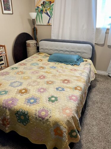 Intex 64447ED Dura-Beam Deluxe Ultra Plush Air Mattress with Headboard: Fiber-Tech – Queen Size – Built-in Electric Pump – 18in Bed Height – 600lb Weight Capacity photo review