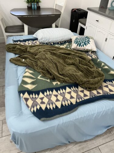 OhGeni Queen Air Mattress with Built in Pump. Inflatable Blow Up Mattress 18 Raised Comfort.Upgraded Surface Portable Mattress. Air Bed for Camping. Home and Guest. Colchone Inflable. 650 lbs Max photo review