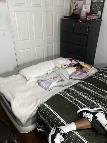 OhGeni Queen Air Mattress with Built in Pump. Inflatable Blow Up Mattress 18 Raised Comfort.Upgraded Surface Portable Mattress. Air Bed for Camping. Home and Guest. Colchone Inflable. 650 lbs Max photo review