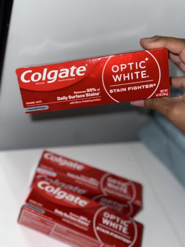 Colgate Optic White Stain Fighter Teeth Whitening Toothpaste. Anticavity Fluoride Toothpaste for Whitening Teeth. Helps Remove Daily Surface Stains. Clean Mint Paste. 4 Pack. 4.2 oz photo review