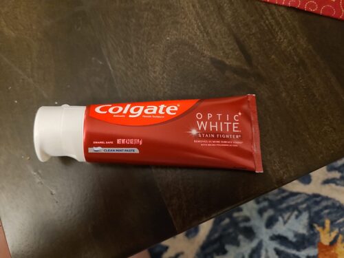 Colgate Optic White Stain Fighter Teeth Whitening Toothpaste. Anticavity Fluoride Toothpaste for Whitening Teeth. Helps Remove Daily Surface Stains. Clean Mint Paste. 4 Pack. 4.2 oz photo review