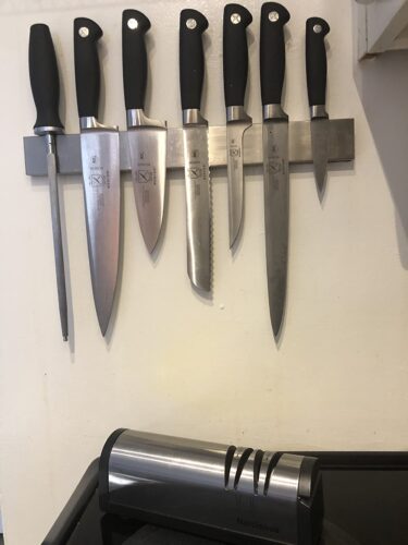 Narcissus Knife Sharpener. Professional 2 Stage Electric Knife Sharpener for Quick Sharpening & Polishing. with Scissors Sharpener and Metal Dust Collection Box. Stainless Steel. Silver photo review