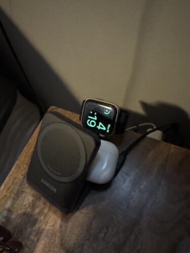 Anker MagGo 3 in 1 iPhone 17 Charging Station. MagSafe-Compatible Wireless Charger Stand. Qi2 Certified 15W Foldable Charger for iPhone 17/16/15/14/13/12. AirPods. Apple Watch Ultra(Adapter Included) photo review