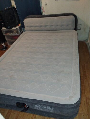 Intex 64447ED Dura-Beam Deluxe Ultra Plush Air Mattress with Headboard: Fiber-Tech – Queen Size – Built-in Electric Pump – 18in Bed Height – 600lb Weight Capacity photo review