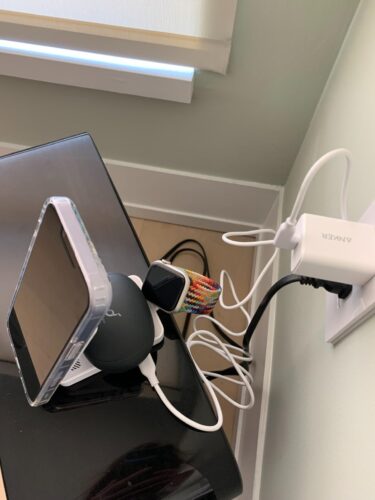 Anker MagGo 3 in 1 iPhone 17 Charging Station. MagSafe-Compatible Wireless Charger Stand. Qi2 Certified 15W Foldable Charger for iPhone 17/16/15/14/13/12. AirPods. Apple Watch Ultra(Adapter Included) photo review
