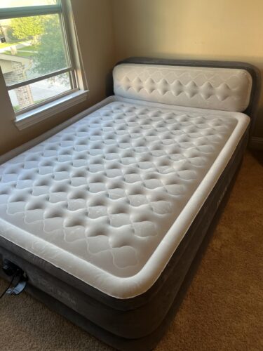 Intex 64447ED Dura-Beam Deluxe Ultra Plush Air Mattress with Headboard: Fiber-Tech – Queen Size – Built-in Electric Pump – 18in Bed Height – 600lb Weight Capacity photo review